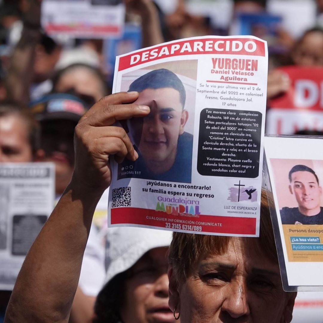 Colectivos de búsqueda de Jalisco se dieron cita en la Glorieta de las y los desaparecidos, en la CDMX.